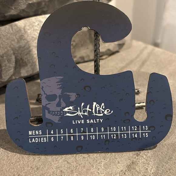 Salt Life Leather Upper,Rubber Outsole, textured insole,thong flip flops/sandals - Picture 10 of 11